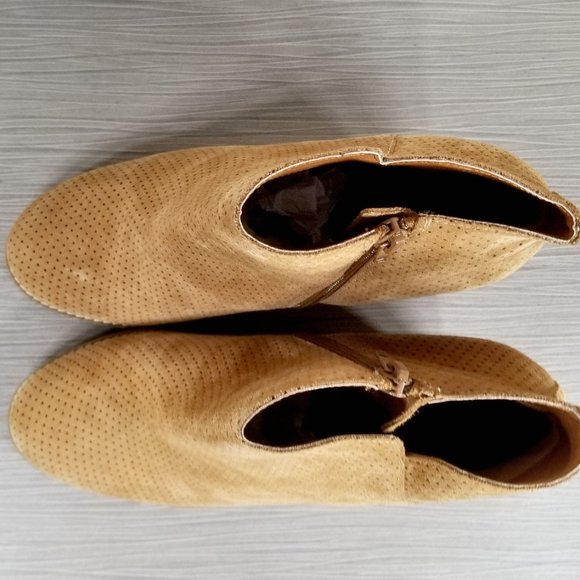 Susina Kyle Perforated Suede Ankle Bootie, Cognac Suede, Womens Size 9 M - Picture 8 of 11